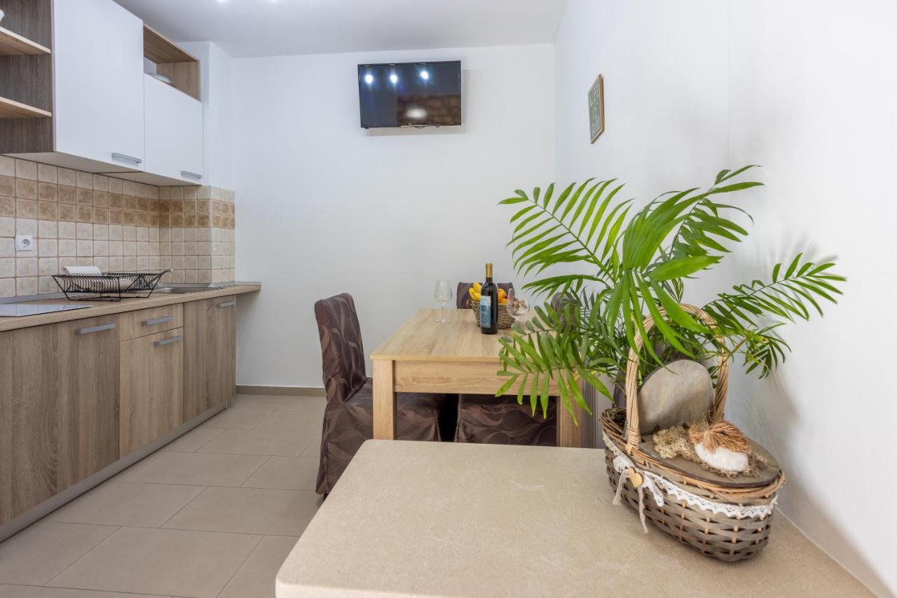 Apartmani Anita 德拉马利 外观 照片